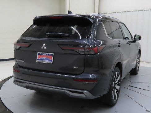 New 2025 Mitsubishi Outlander SEL image 3
