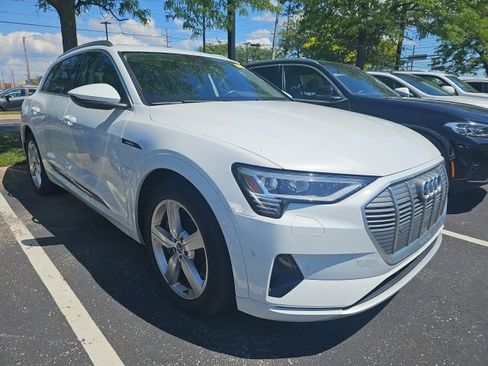 Used 2019 Audi e-tron Premium Plus AWD/4WD image 2
