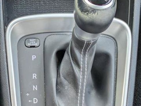 Certified 2023 Hyundai Venue SEL FWD image 13
