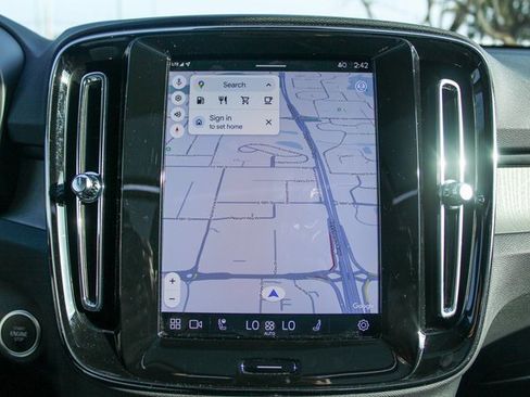 Used 2025 Volvo XC40 B5 Core image 24