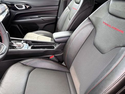 Used 2024 Jeep Compass Trailhawk image 11