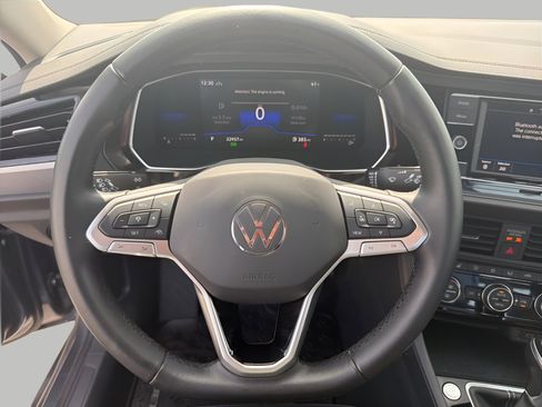 Used 2022 Volkswagen Jetta SE FWD image 13