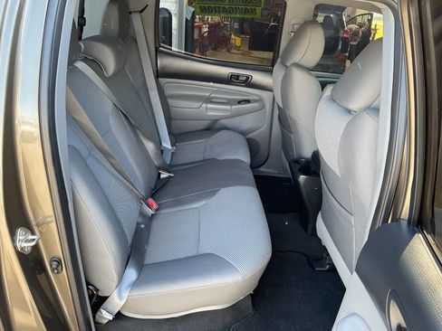 Used 2015 Toyota Tacoma PreRunner w/ TRD Off-Road Package RWD image 39