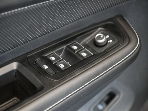 Used 2026 Volkswagen Atlas Cross Sport SEL R-Line AWD/4WD image 9