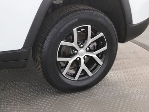 Used 2025 Jeep Grand Cherokee Limited image 14