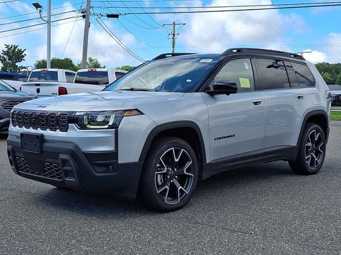 New 2026 Jeep Cherokee Overland w/ Trailer Tow Group AWD/4WD image 2