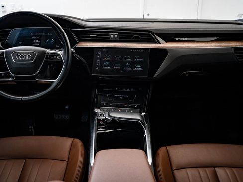 Used 2022 Audi e-tron Premium w/ Convenience Plus Package image 34