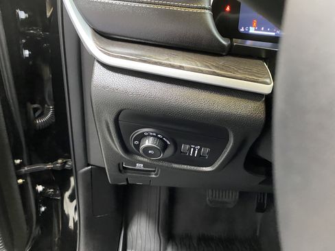 Used 2025 Jeep Grand Cherokee L Limited w/ Black Appearance Package image 37