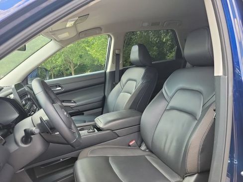 Used 2025 Nissan Pathfinder SL AWD/4WD image 5