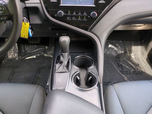 Used 2019 Toyota Camry LE FWD image 18
