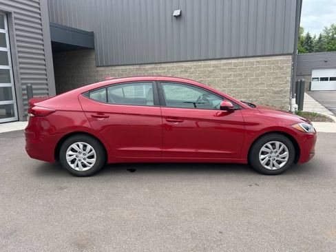 Used 2017 Hyundai Elantra SE FWD image 4