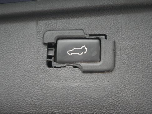 Used 2017 Subaru Outback 3.6R Limited image 24