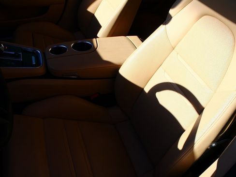 Used 2021 Porsche Panamera 4S image 4