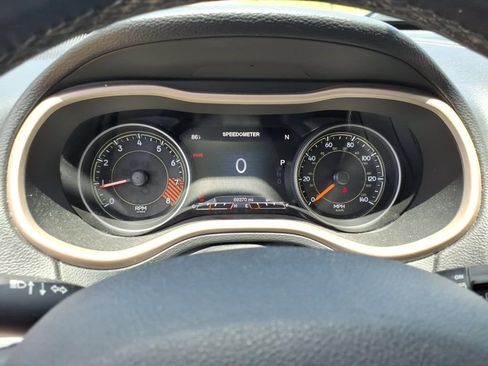 Used 2015 Jeep Cherokee Limited w/ Luxury Group AWD/4WD image 20