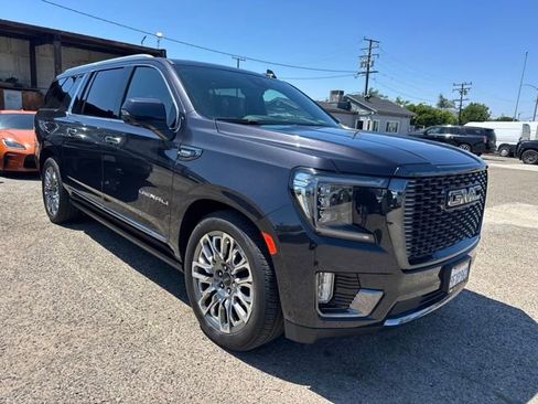 Used 2023 GMC Yukon XL Denali Ultimate AWD/4WD image 3
