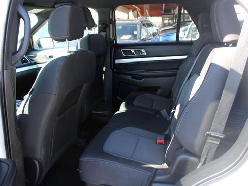 Used 2017 Ford Explorer XLT image 13