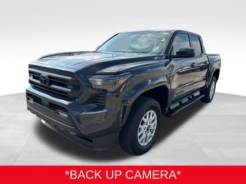 Used 2025 Toyota Tacoma SR5 image 3