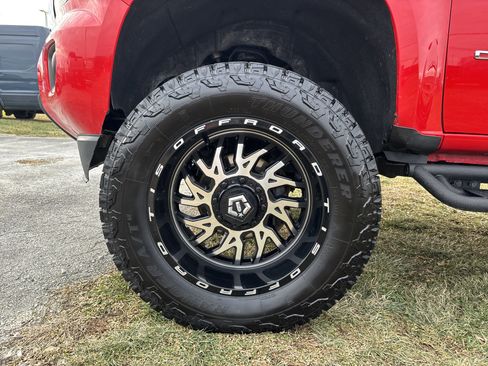 Used 2018 GMC Canyon SLE w/ SLE Convenience Package image 19