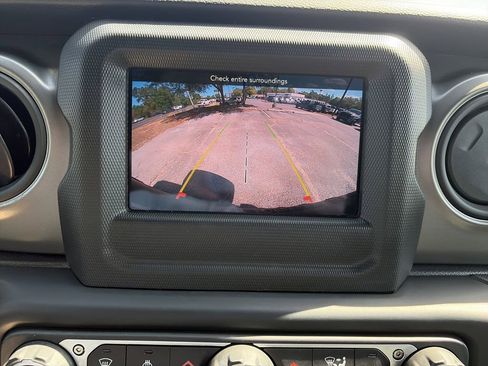 Used 2022 Jeep Wrangler Unlimited Sport image 24