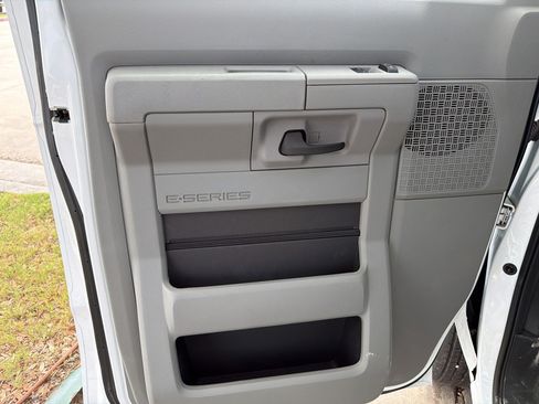 New 2025 Ford E-450 and Econoline 450 Super Duty w/ Power Equipment Group RWD image 18