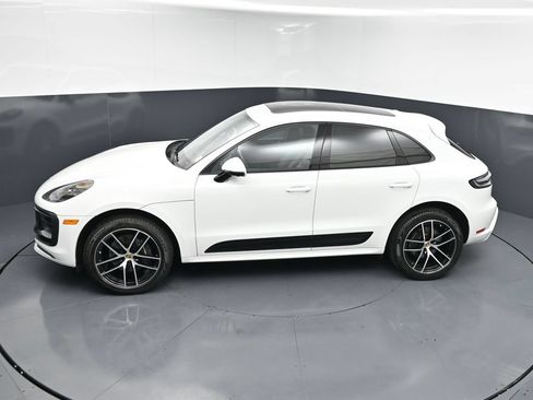 Used 2025 Porsche Macan AWD/4WD image 14