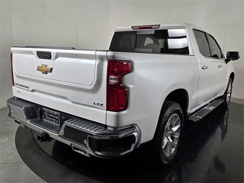 Used 2022 Chevrolet Silverado 1500 LTZ w/ Safety Package II image 6