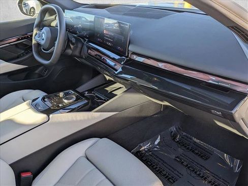 Used 2025 BMW i5 xDrive40 w/ Premium Package image 23