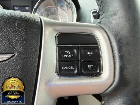 Used 2015 Chrysler Town & Country Touring-L w/ Driver Convenience Group FWD image 11