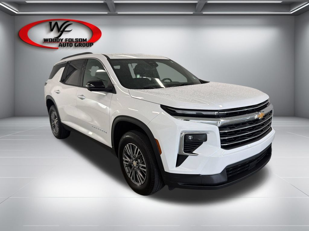 Used 2026 Chevrolet Traverse LT w/ Driver Confidence Package FWD image 3