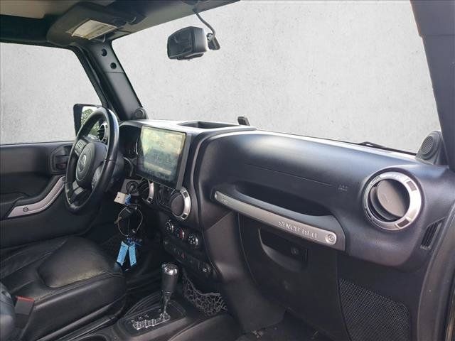 Used 2013 Jeep Wrangler Unlimited Rubicon w/ Connectivity Group AWD/4WD image 18