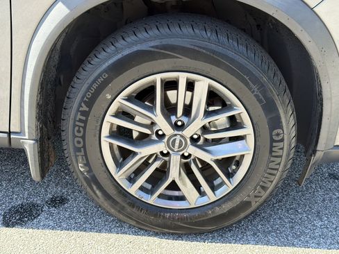 Used 2024 Nissan Rogue S FWD image 31