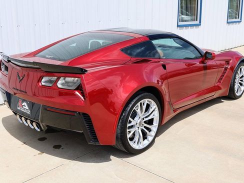 Used 2015 Chevrolet Corvette Z06 w/ 3LZ Preferred Equipment Group RWD image 5