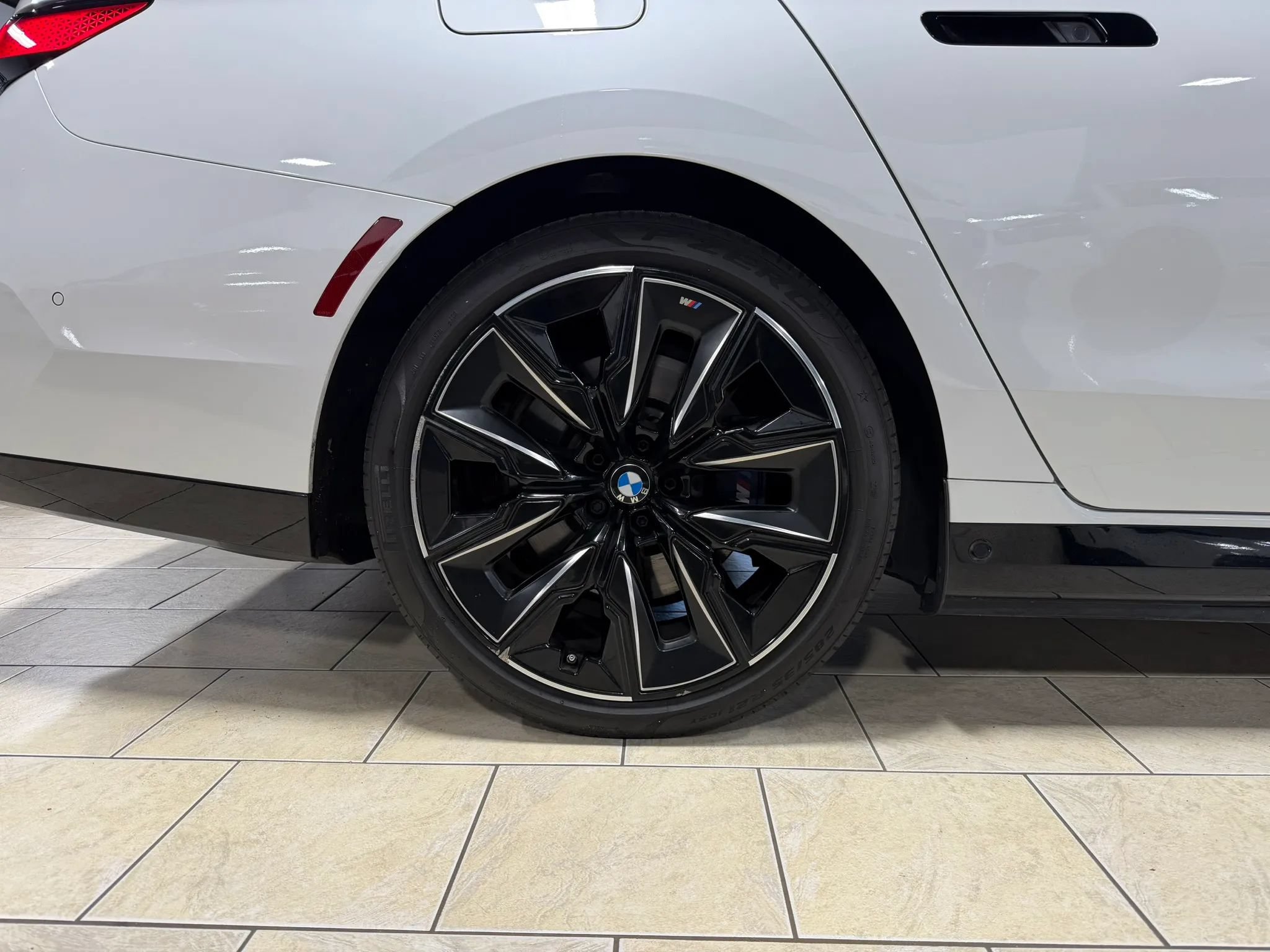 Used 2024 BMW i7 xDrive60 w/ Executive Package AWD/4WD image 39