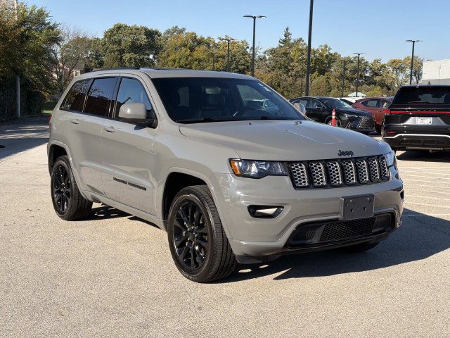 Used 2022 Jeep Grand Cherokee Laredo X AWD/4WD image 3