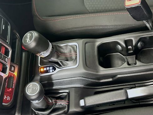 Used 2018 Jeep Wrangler Unlimited Rubicon w/ Dual Top Group image 16