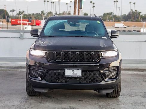 New 2025 Jeep Grand Cherokee Altitude image 3