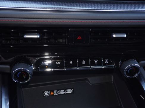 Used 2026 Chevrolet Suburban RST RWD image 19