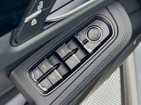 New 2026 Porsche Macan Base image 20