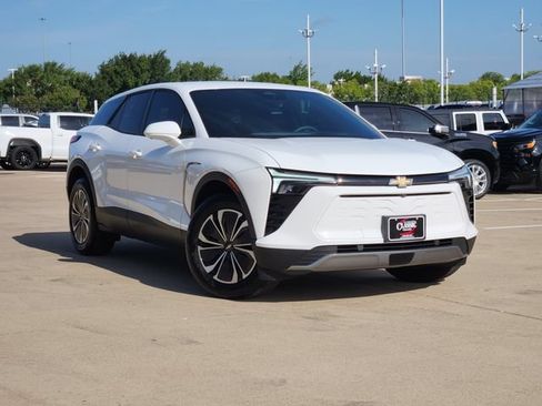 Used 2025 Chevrolet Blazer EV LT FWD image 2