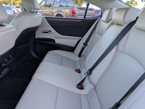 Used 2023 Lexus ES 350 w/ Premium Package image 16