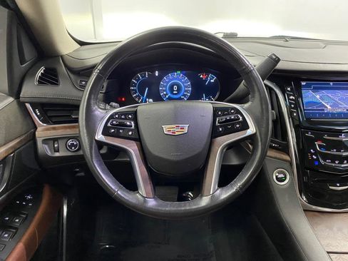 Used 2016 Cadillac Escalade Premium image 36