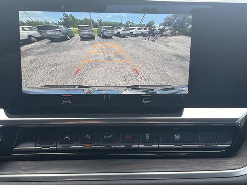 Used 2025 GMC Sierra 1500 SLT AWD/4WD image 23