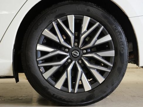 Used 2025 Nissan Altima 2.5 SV FWD image 9