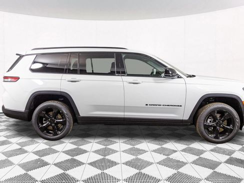 New 2025 Jeep Grand Cherokee L Limited w/ Black Appearance Package image 7