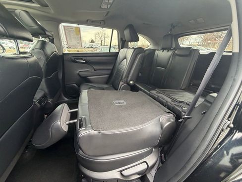 Used 2023 Toyota Highlander XLE image 21