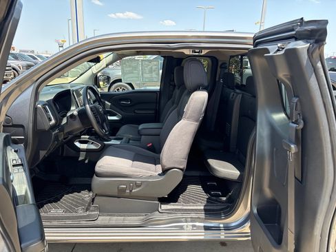 Used 2025 Nissan Frontier SV RWD image 13