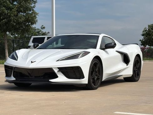 Used 2024 Chevrolet Corvette Stingray Coupe w/ Z51 Performance Package RWD image 4