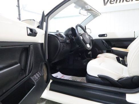 Used 2007 Volkswagen Beetle Triple White Edition image 9