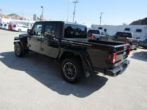 Used 2023 Jeep Gladiator Overland AWD/4WD image 5