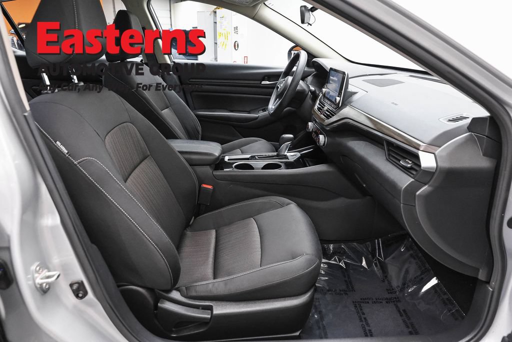 Used 2024 Nissan Altima 2.5 SV FWD image 25
